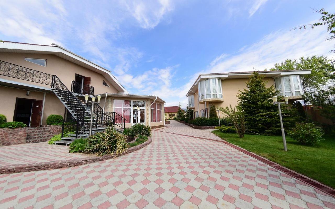 Zlata Inn Tamchy エクステリア 写真
